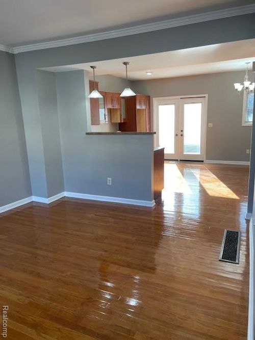 8263 Merrill St, Detroit, MI, 48202-2318 | Card Image