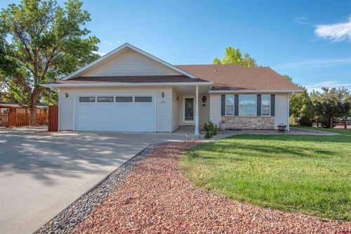 1665 Sneffels St, Montrose, CO, 81401-6423 | Card Image