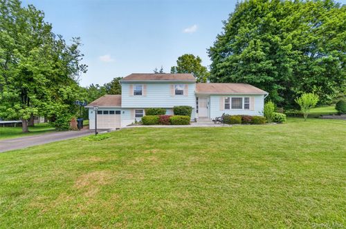 82 Barnes Rd, Washingtonville, NY, 10992-1934 | Card Image