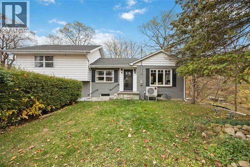 2006 Olive Ave, Bright's Grove, ON, N0N1C0 | Card Image