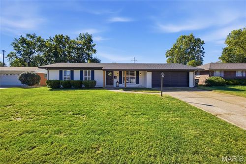 73 Bedford Dr, Belleville, IL, 62226-5738 | Card Image