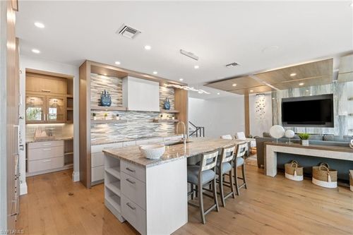 16-121 Barefoot Cir, BONITA SPRINGS, FL, 34134-8574 | Card Image