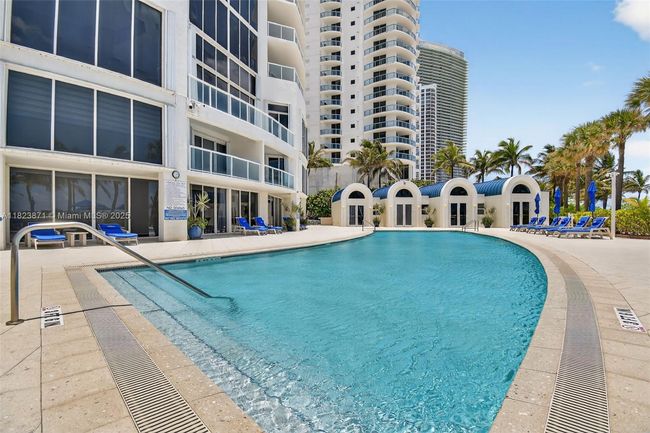 APT-1401 - 18671 Collins Ave, Condo with 3 bedrooms, 4 bathrooms and null parking in Sunny Isles Beach FL | Image 54