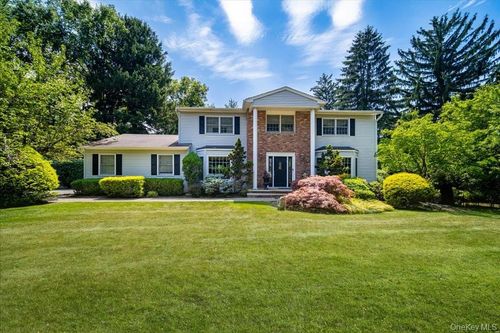 10 Evergreen Ct, Suffern, NY, 10901-3507 | Card Image