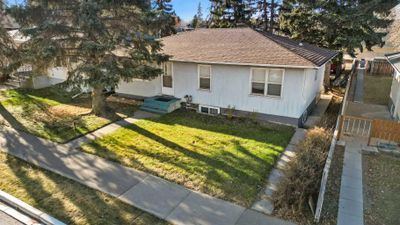 4111 Centre St Nw, House other with 5 bedrooms, 2 bathrooms and 3 parking in Calgary AB | Image 2