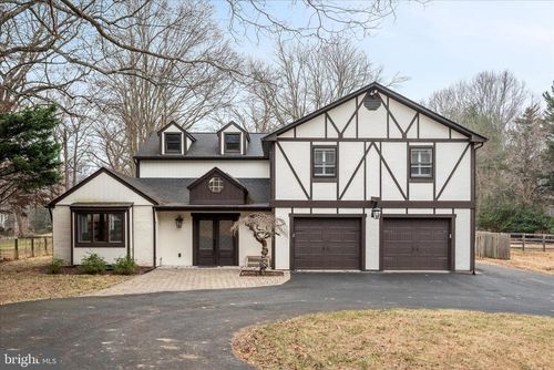 9036 Jeffery Rd, GREAT FALLS, VA, 22066-4151 | Card Image