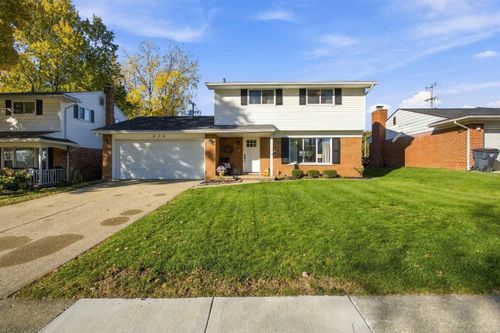 676 Ashburnham St, Auburn Hills, MI, 48326-3400 | Card Image