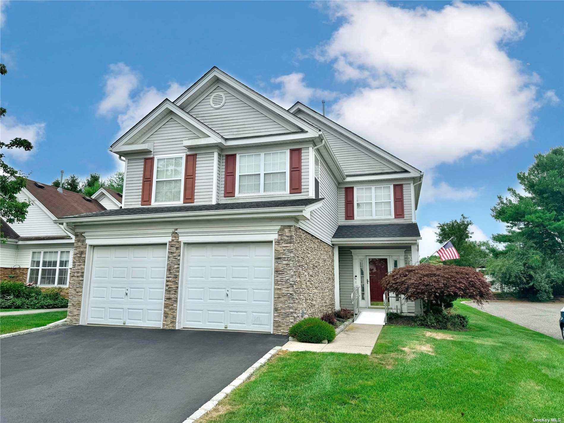Alexandra Dr, Middle Island, NY 11953