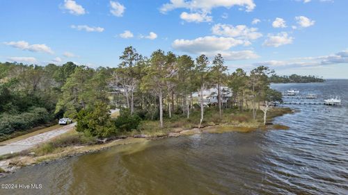 211 S River Dr, Beaufort, NC, 28516-9799 | Card Image