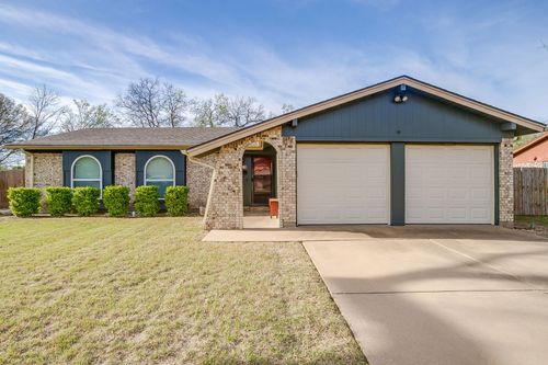521 Nathan St, Burleson, TX, 76028-5811 | Card Image