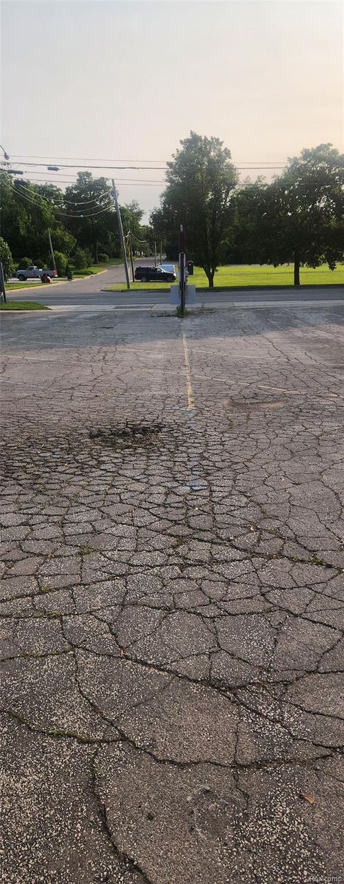 210 N Saginaw St, Lapeer, MI, 48446-4614 | Card Image