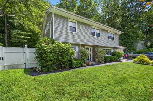 3324 Sycamore Ln, Yorktown Heights, NY, 10598-2633 | Card Image