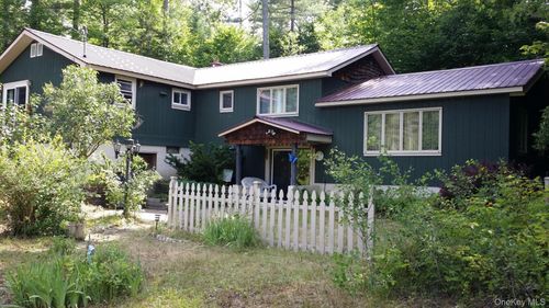 226 Park Rd, Johnsburg, NY, 12843-2108 | Card Image