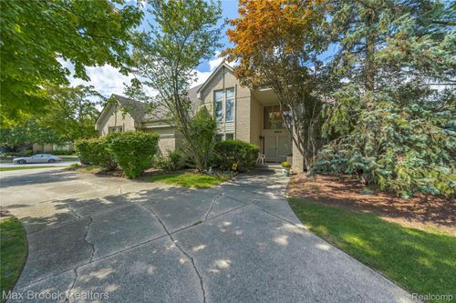 6684 Stonebridge, West Bloomfield, MI, 48322-3269 | Card Image
