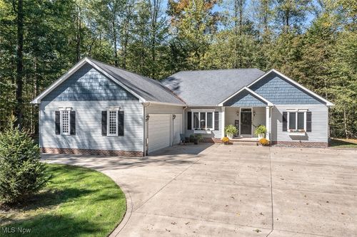 2734 Blakeslee Blvd, Medina, OH, 44256-6951 | Card Image