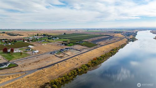 29 Columbia Bluff Ln, Pasco, WA, 99301-6182 | Card Image