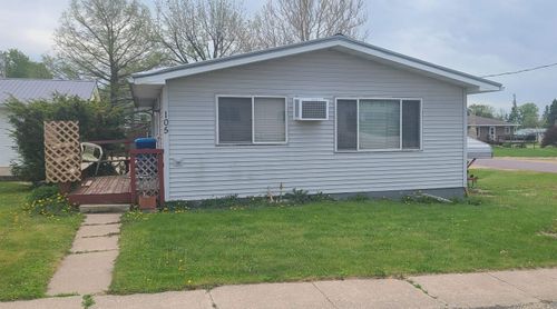 105 W Niagara St, Garnavillo, IA, 52049-8121 | Card Image