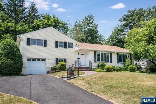 26 Garret Pl, Glen Rock, NJ, 07452-3619 | Card Image