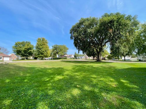 124 N Park Ave, Springfield, MN, 56087-1339 | Card Image