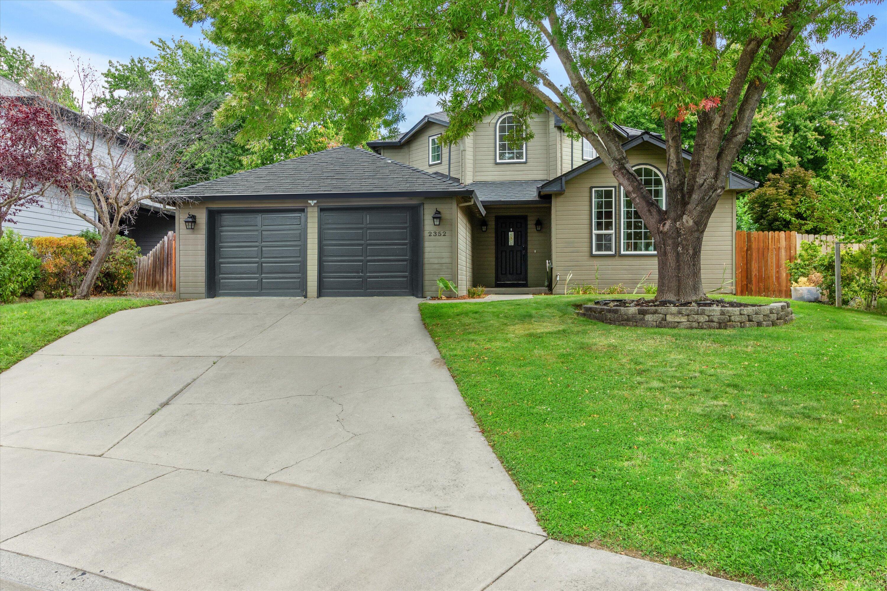 Asher Dr, Medford, OR 97504
