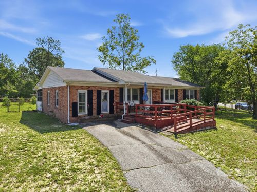 3261 Vardaman Ave, Hope Mills, NC, 28348-9649 | Card Image
