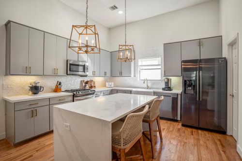 unit-c-5841 Darling St, Houston, TX, 77007-1099 | Card Image