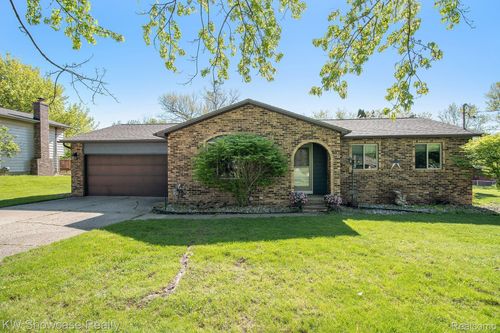 4045 S Elms Rd, Swartz Creek, MI, 48473-1504 | Card Image