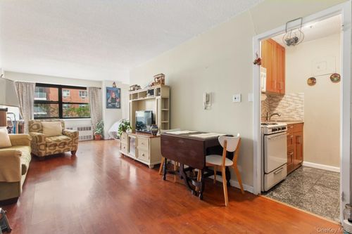 apt-3b-39 54th St, Woodside, NY, 11377-4206 | Card Image