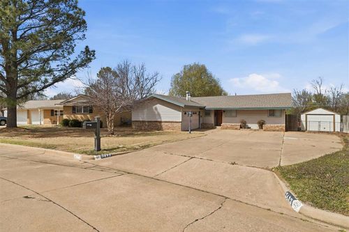 3413 Meadow Ln, Ponca City, OK, 74604-1318 | Card Image