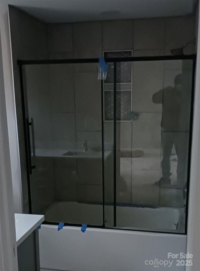 Master Shower Tub Combo | Image 29