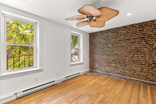 3r-16 Henchman St, Boston, MA, 02113-1429 | Card Image