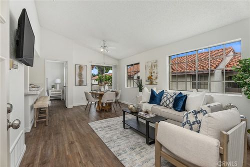 23371 La Crescenta, Mission Viejo, CA, 92691 | Card Image