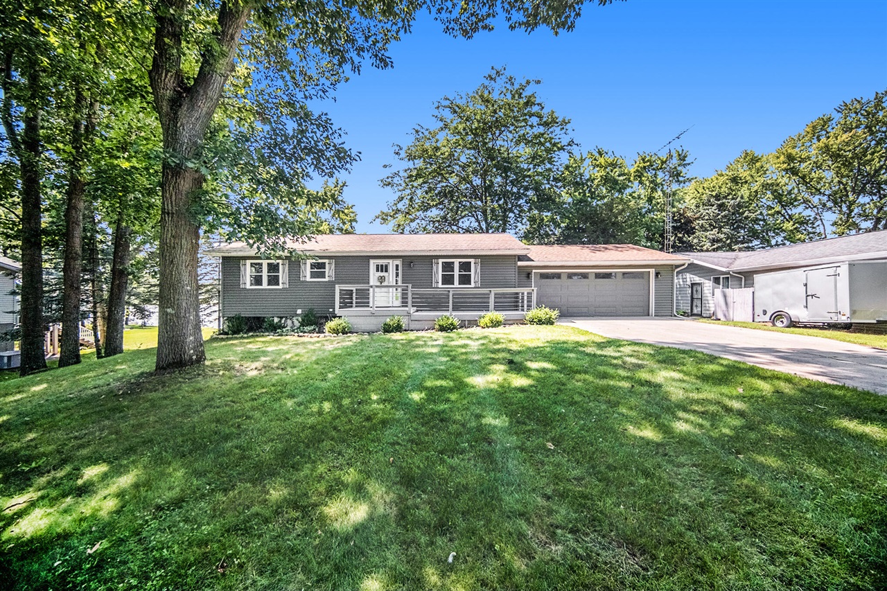 Kim Dr, Hillsdale, MI 49242