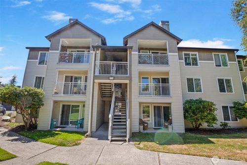v202-12423 Harbour Pointe Blvd, Mukilteo, WA, 98275 | Card Image