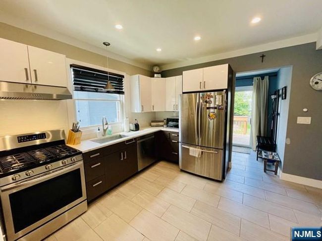 60 Bellevue Ave, House other with 3 bedrooms, 2 bathrooms and null parking in Elmwood Park NJ | Image 8
