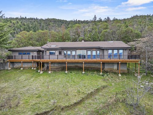 465 Strawberry Hill Ln, Jacksonville, OR, 97530 | Card Image