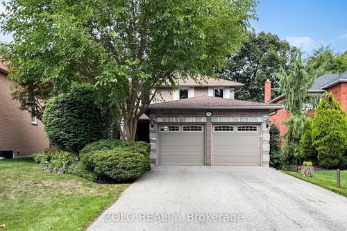 371 Binns Ave, Newmarket, ON, L3X1T7 | Card Image
