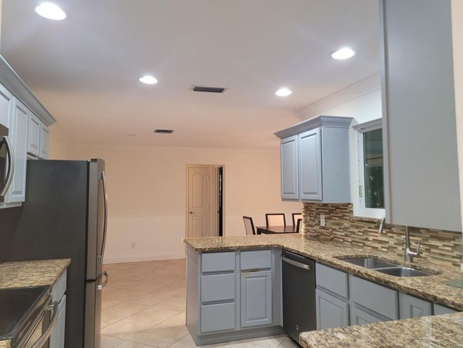 2913 Se Darien Rd, House other with 3 bedrooms, 2 bathrooms and null parking in Port St Lucie FL | Image 12