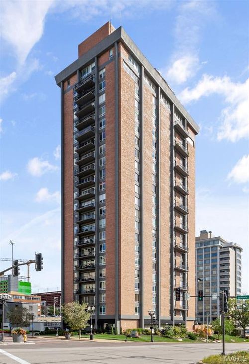 unit-2c-200 S Brentwood Blvd, Clayton, MO, 63105-1632 | Card Image