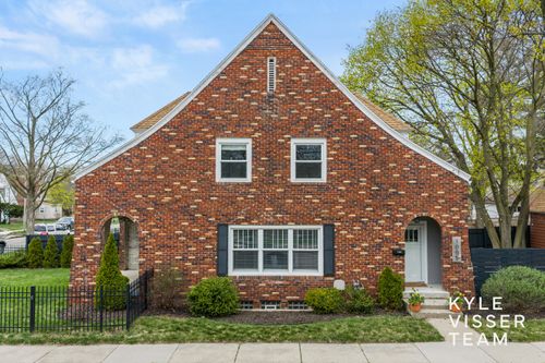 1055 Benjamin Ave Se, Grand Rapids, MI, 49506-3222 | Card Image