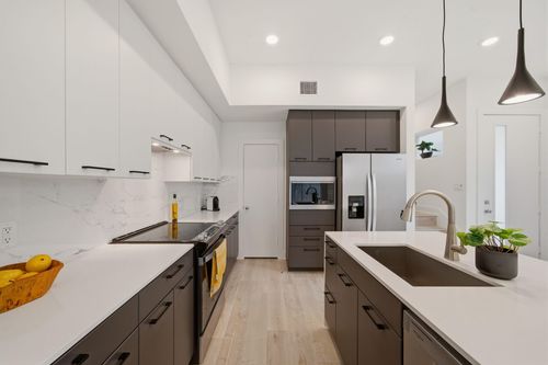 b-1512 Barbee St, Houston, TX, 77004-4833 | Card Image