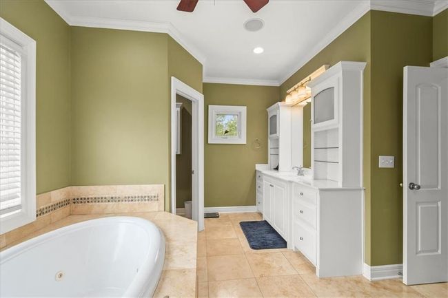 2704 Sw Gray Ln, House other with 5 bedrooms, 5 bathrooms and null parking in Lee's Summit MO | Image 21