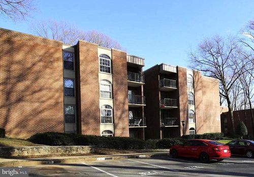 32-3318 Woodburn Village Dr, ANNANDALE, VA, 22003-6858 | Card Image