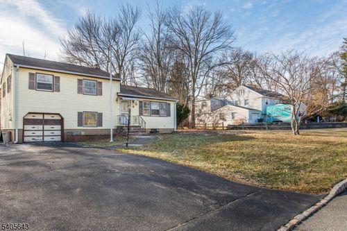 6 Hamilton Ct, Whippany, NJ, 07981-2057 | Card Image