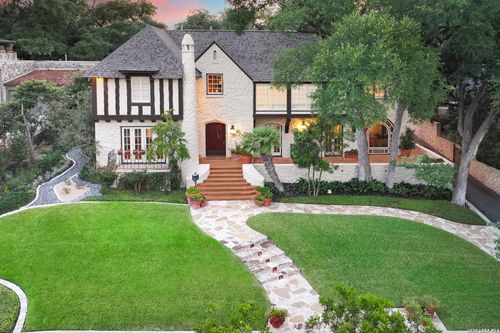 227 Devine Rd, Olmos Park, TX, 78212-2524 | Card Image