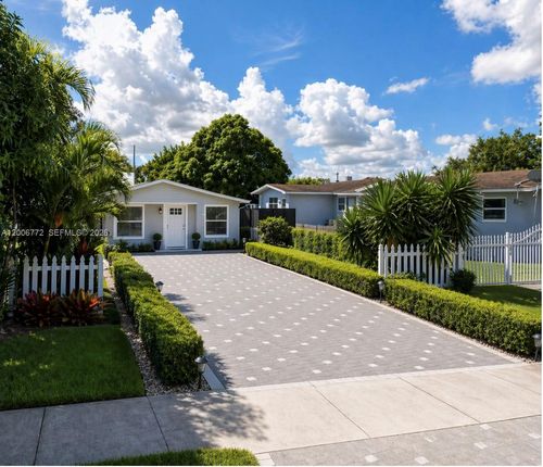 28 Ne 185th Ter, Miami Gardens, FL, 33179 | Card Image