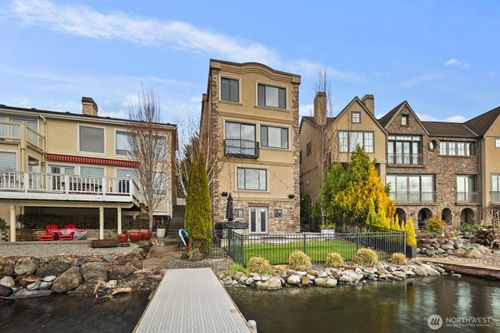 4013 E Lake Sammamish Shore Ln Se, Sammamish, WA, 98075-7479 | Card Image