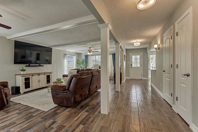 24203 Creekview Dr, House other with 4 bedrooms, 3 bathrooms and 2 parking in Spring TX | Image 4