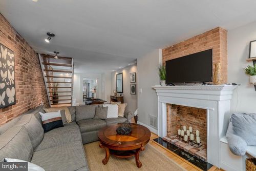 2517 Fleet St, BALTIMORE, MD, 21224-3742 | Card Image