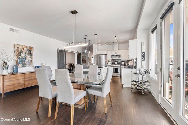 Open concept living | Image 10